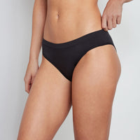 Model wears Seamless Bikini in BLACK. On body front view
