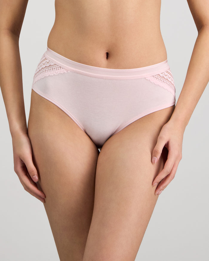 Model wears Angelica Midi in PALE LILAC. On body front view