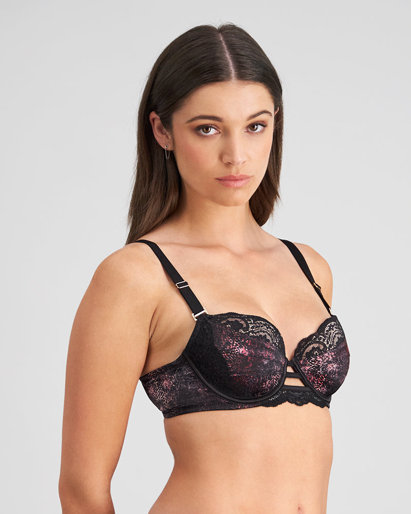 Model wears Confessions Contour Bra in SNAKE PRINT/BLACK. On body side view