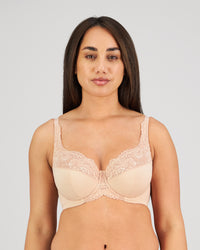 Model wears Laurel Underwire Bra in LATTE. On body front view