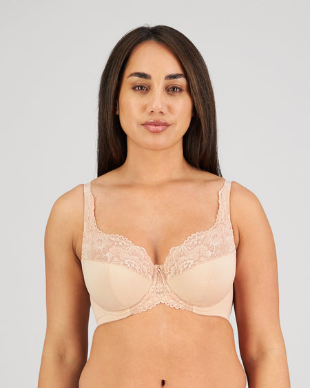 Model wears Laurel Underwire Bra in LATTE. On body front view