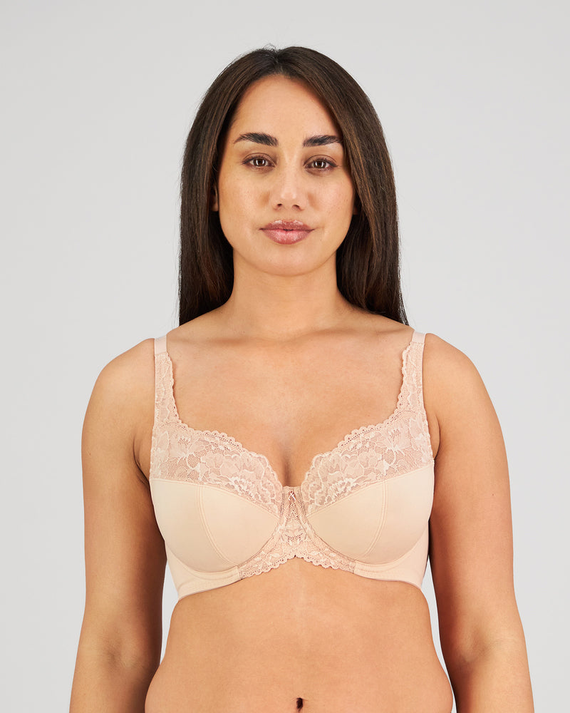 Model wears Laurel Underwire Bra in LATTE. On body front view