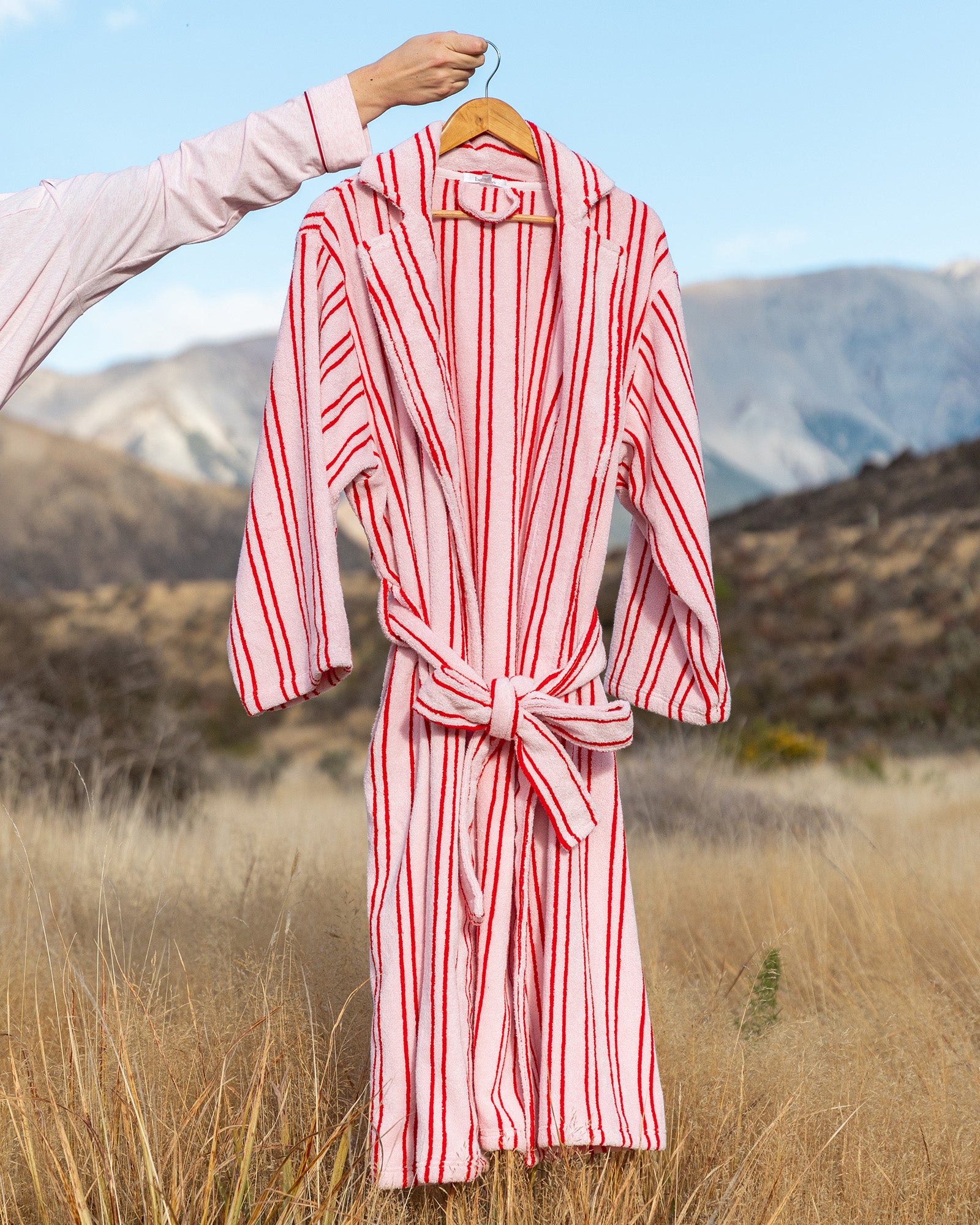 Riviera Robe in PALE LILAC/SALSA RED. Flat lay back view