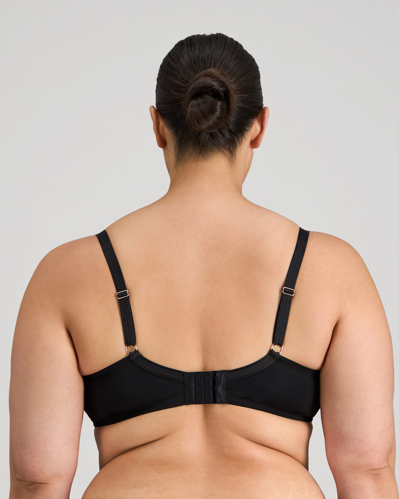 Model wears Sculpt Contour Bra in BLACK. On body back view