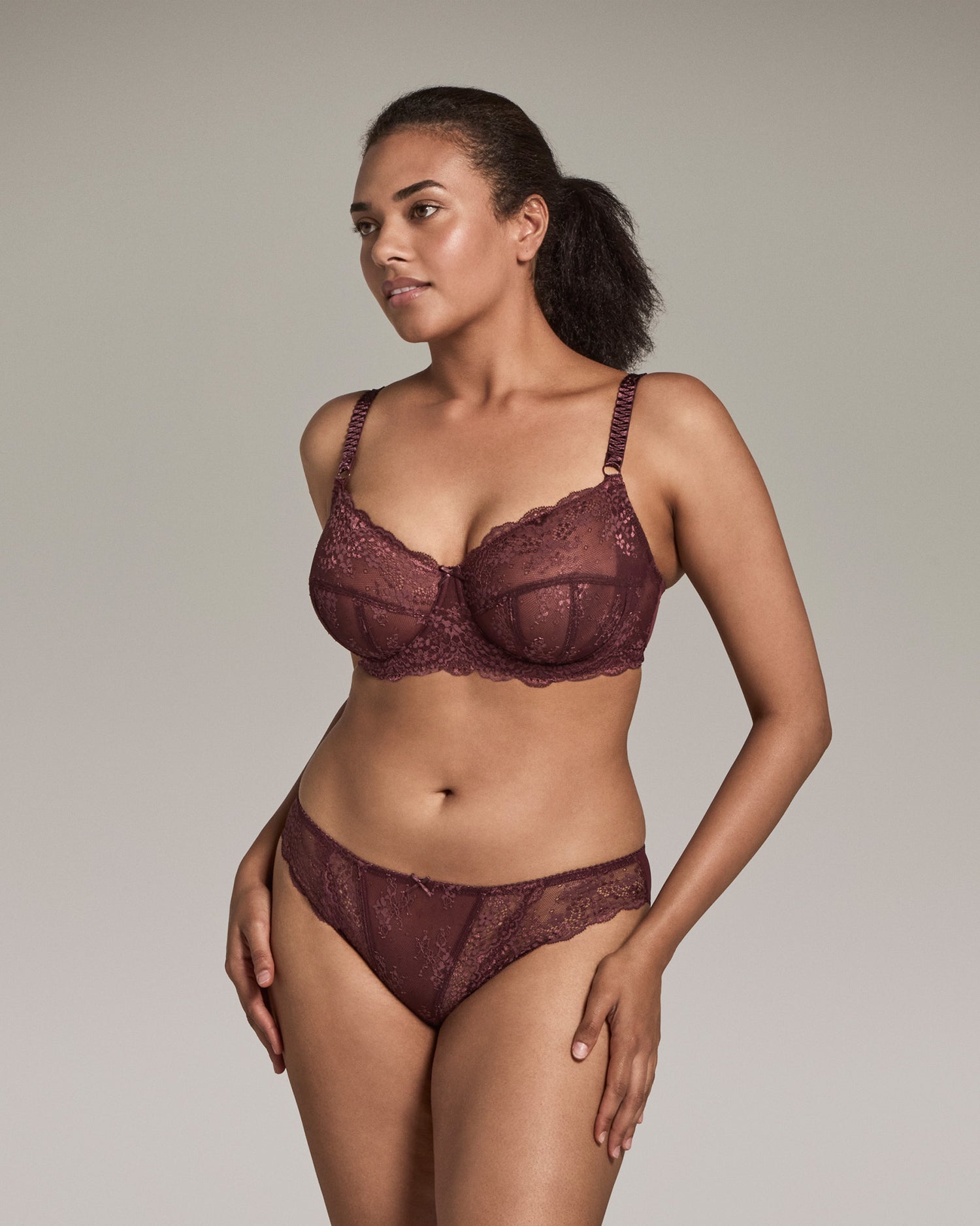 Sofia Bikini in FIG. Feature shot