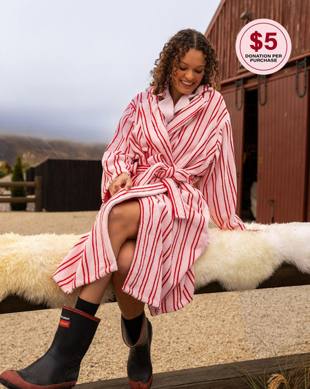 Riviera Robe in PALE LILAC/SALSA RED. Feature shot