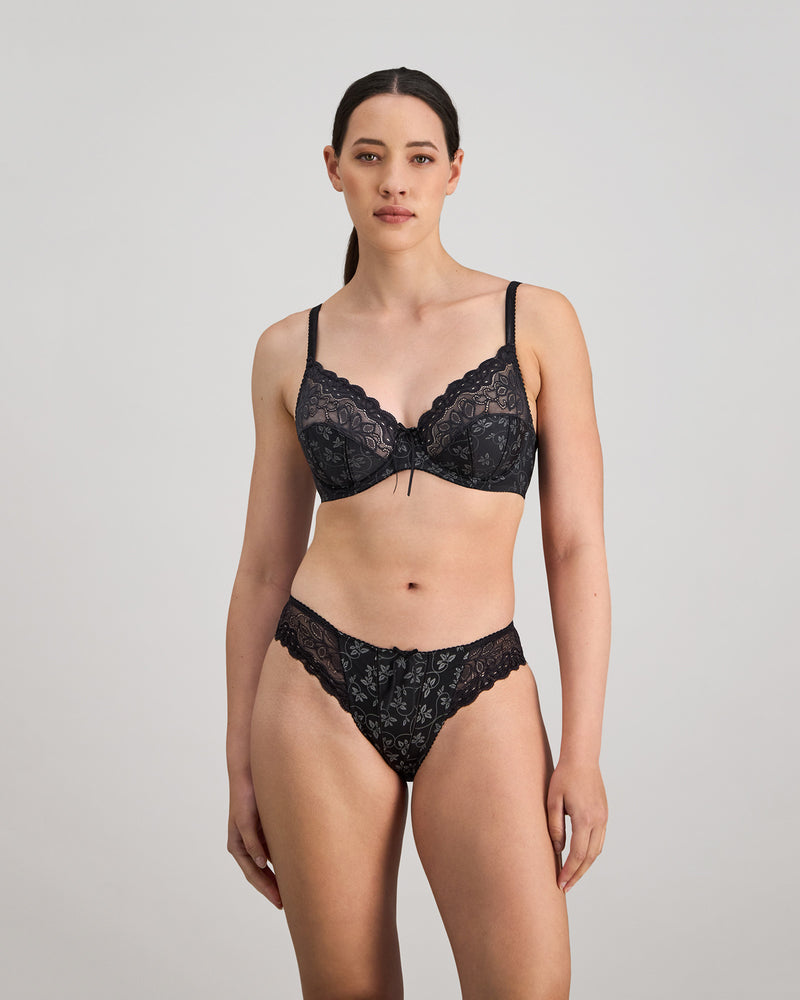 Yvette Underwire Bra in BLACK. Feature shot