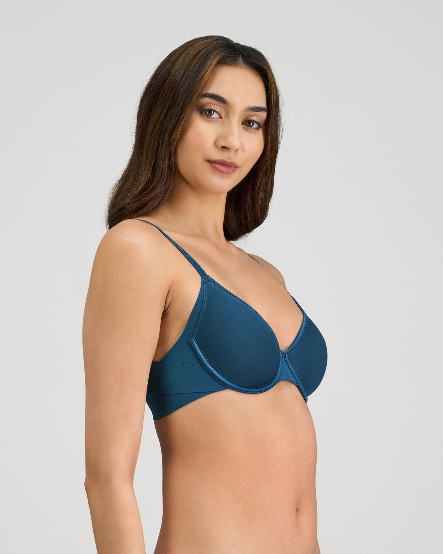 Model wears Flawless Form Contour Bra in MEDITERRANEA. On body side view