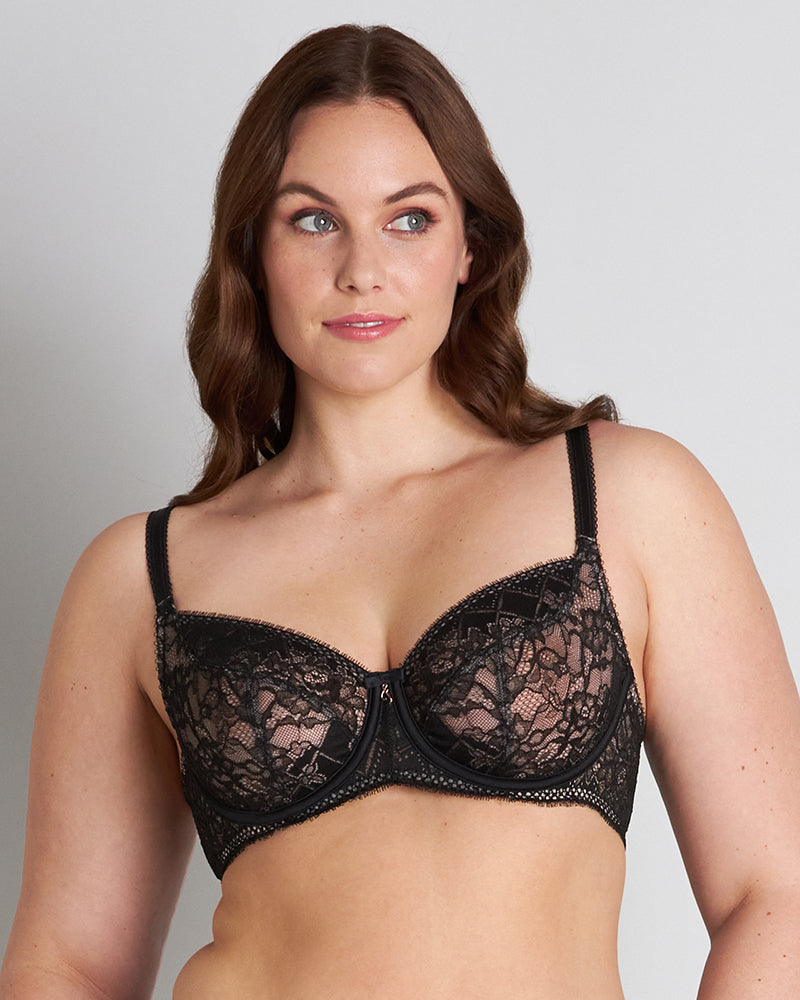 Model wears Daring Underwire Bra in BLACK. On body front view