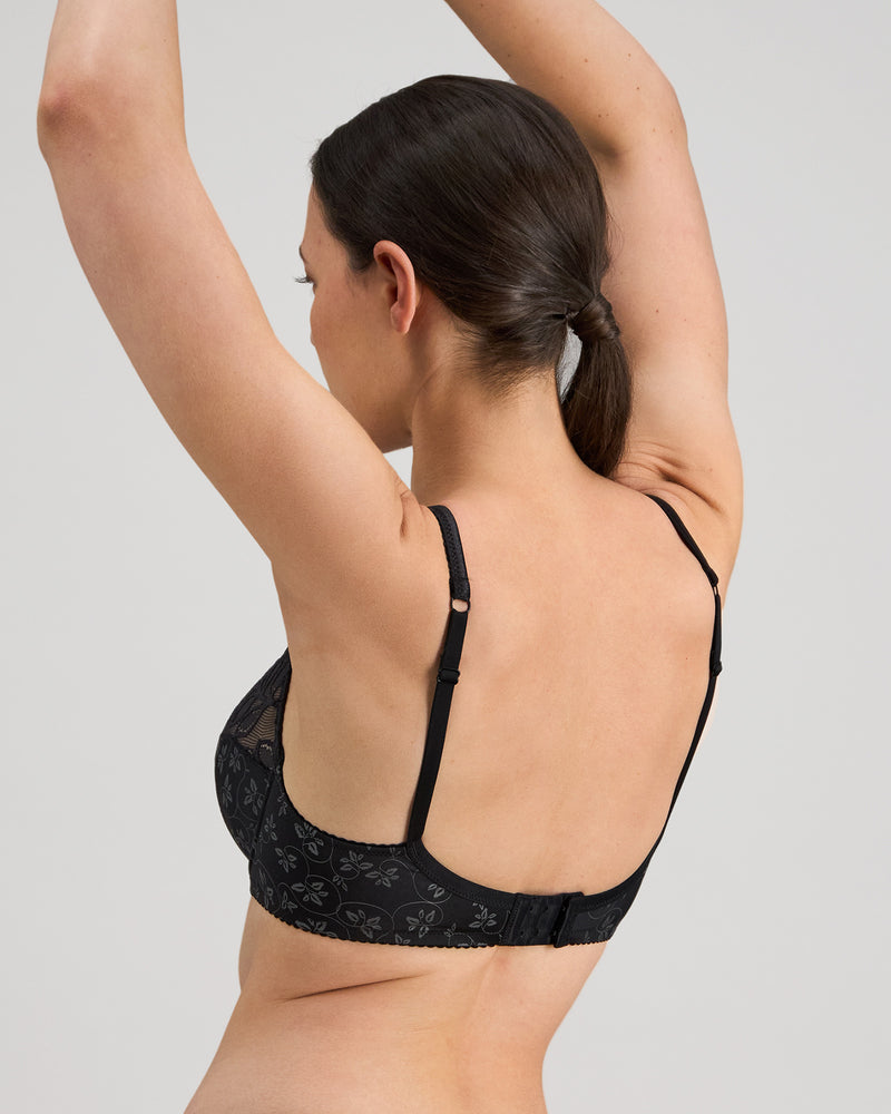 Model wears Yvette Underwire Bra in BLACK. On body side view