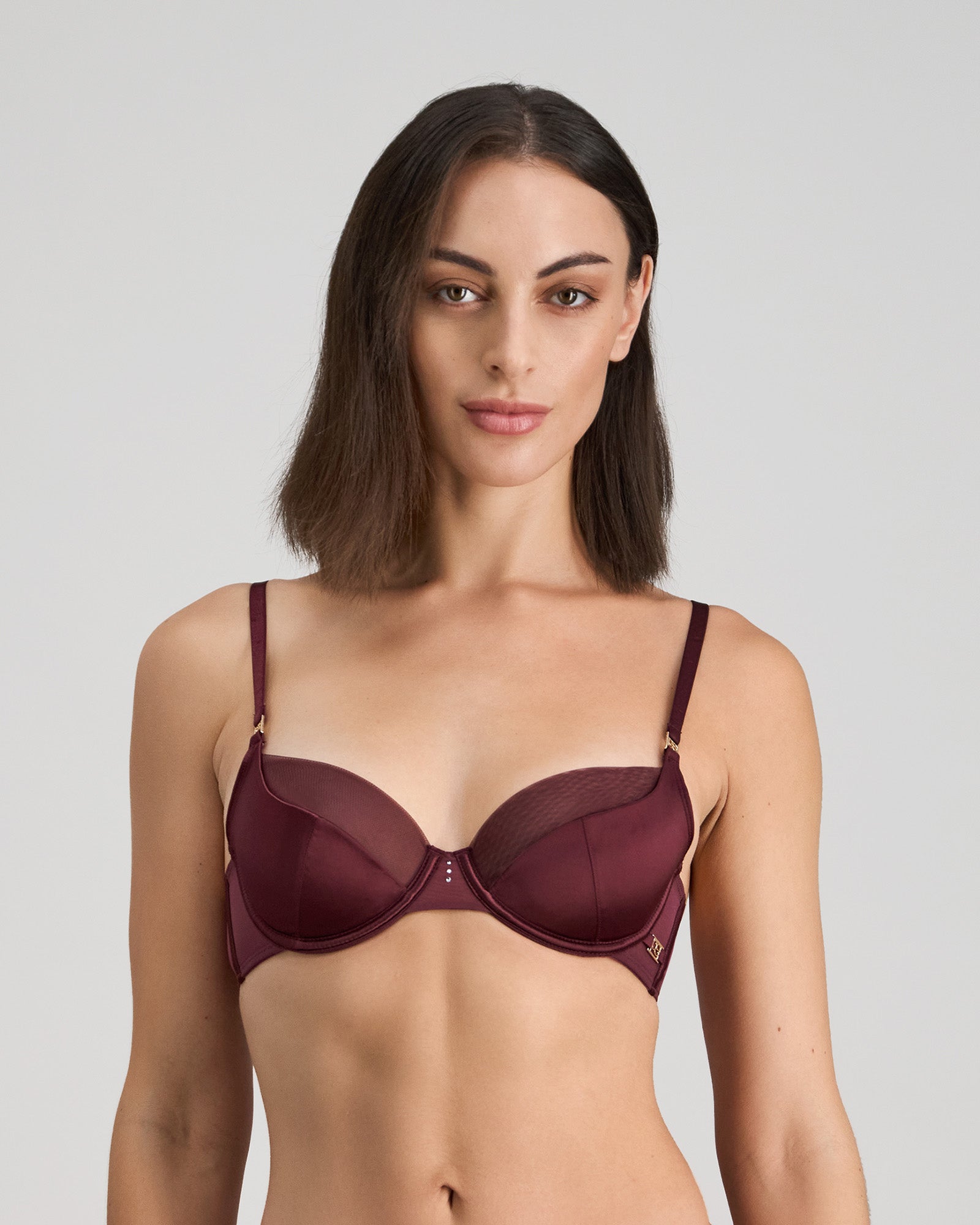 Model wears Sheer Impact Contour Bra in FIG. On body front view
