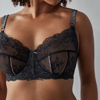 Model wears Sofia Underwire Bra in JET/PEWTER. On body side view