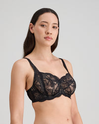 Model wears Aria Underwire Bra in BLACK. On body side view