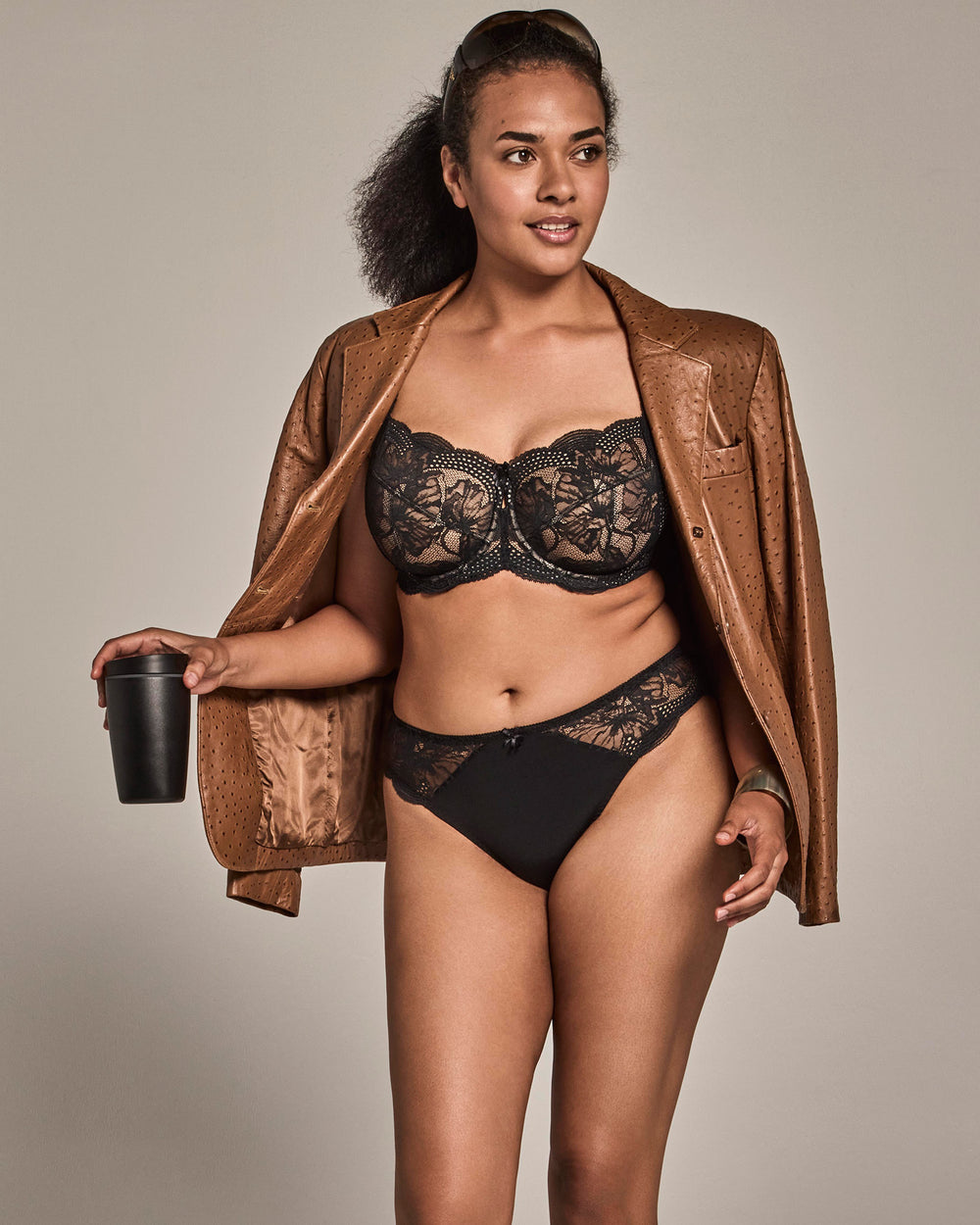 Aria Underwire Bra in BLACK. Feature shot