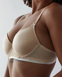 Model wears Geometric Lace Contour Bra in TOASTED ALMOND/PRISTINE. On body side view