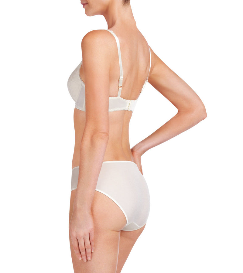 Model wears Damask Contour Bra in CHAMPAGNE. On body back view