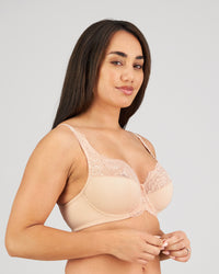 Model wears Laurel Underwire Bra in LATTE. On body side view