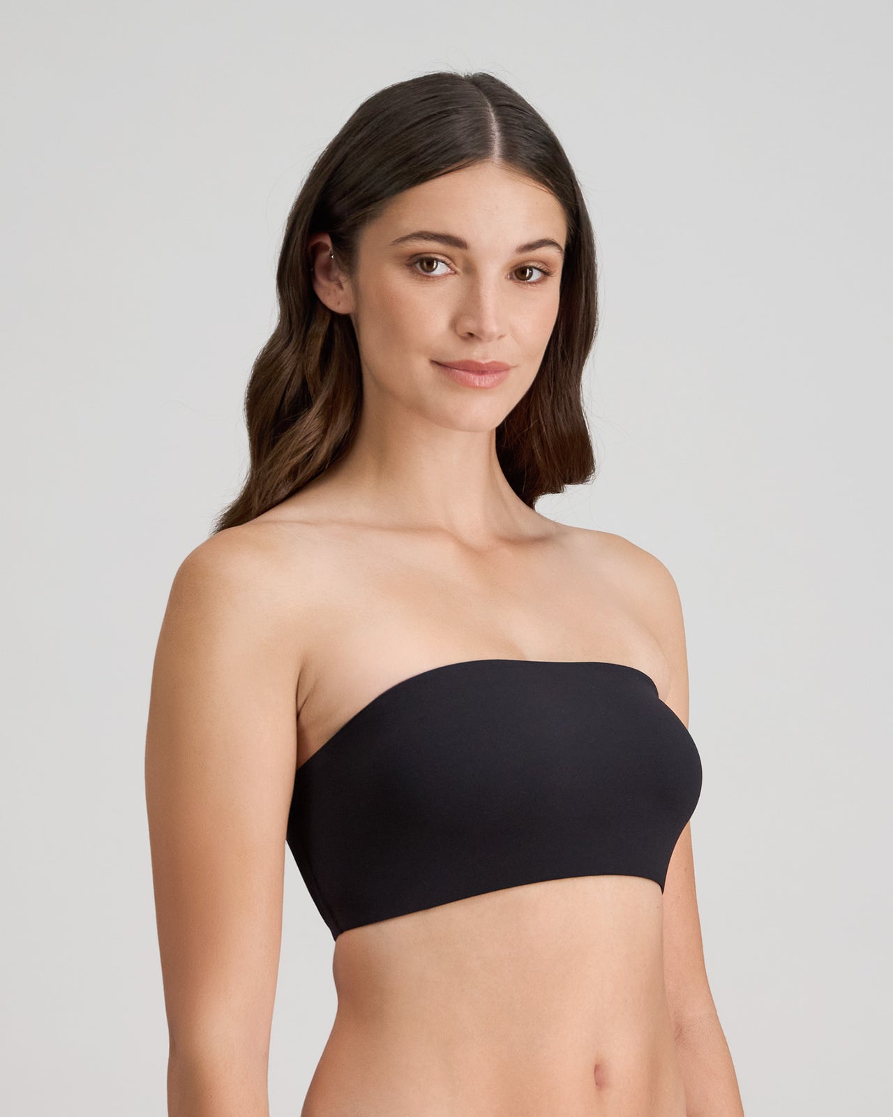 Model wears Extra-Ordinary Bandeau in BLACK. On body side view