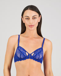 Model wears Siren Underwire Bra in SURF THE WEB. On body front view