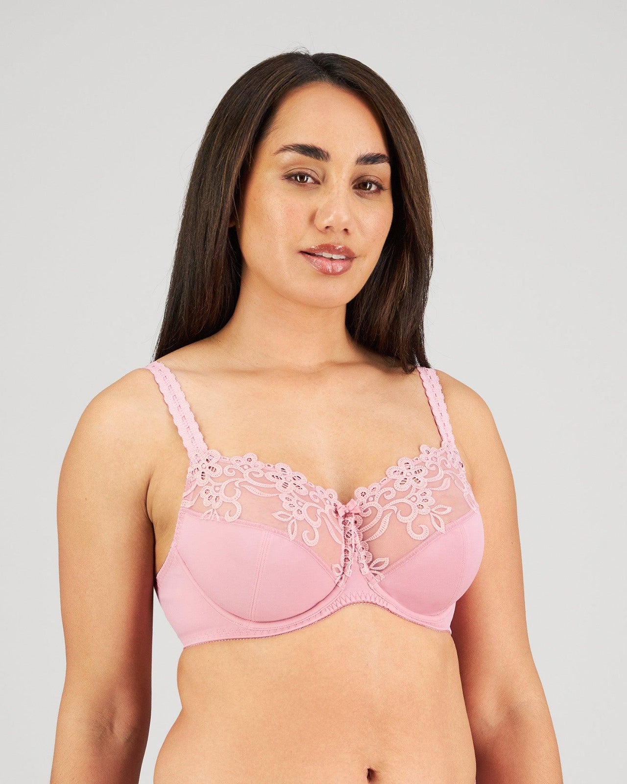 Model wears Coral Underwire Bra in LILAS. On body side view