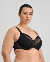 Model wears Faithful Underwire Bra in BLACK. On body back view