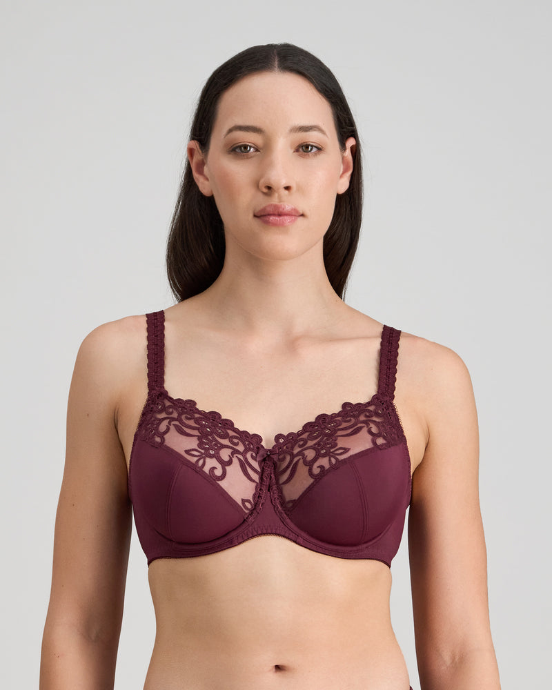 Model wears Coral Underwire Bra in FIG. On body front view