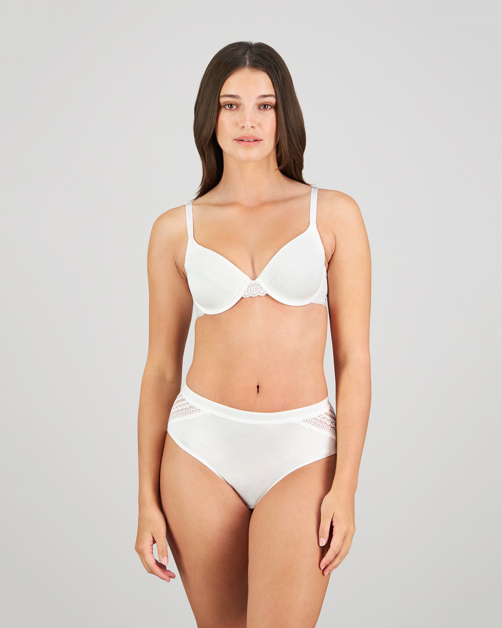 Angelica Contour Bra in WHITE. Feature shot