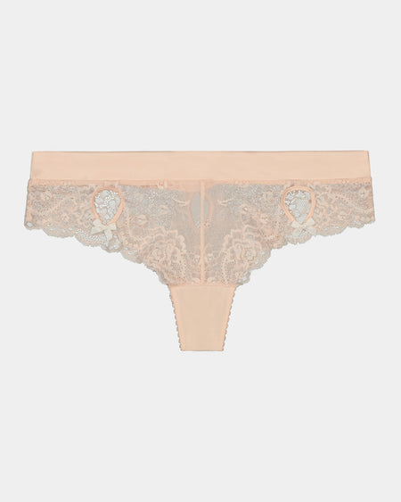Zoe Thong in SCALLOP SHELL/GARDENIA. Flat lay front view