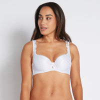 Model wears Damask Twin Pack Contour Bra Twin Pack in IBIS ROSE/WHITE. On body front view